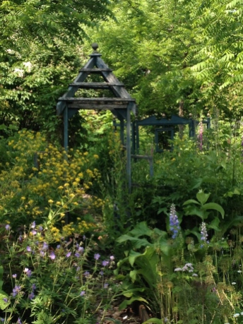 Garden decor at Keppel Croft